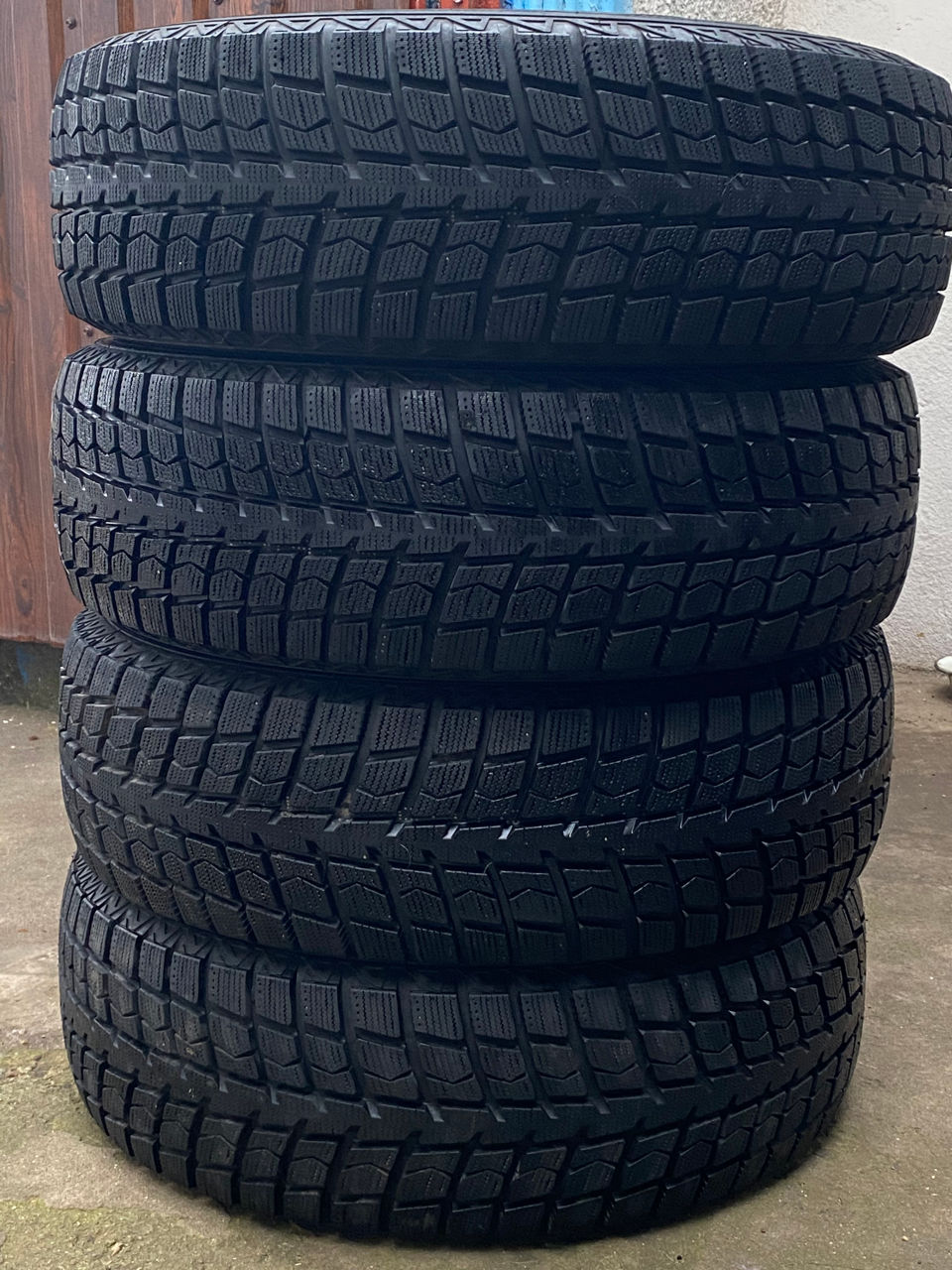 Зимняя резина 215/65/r16 (шины)