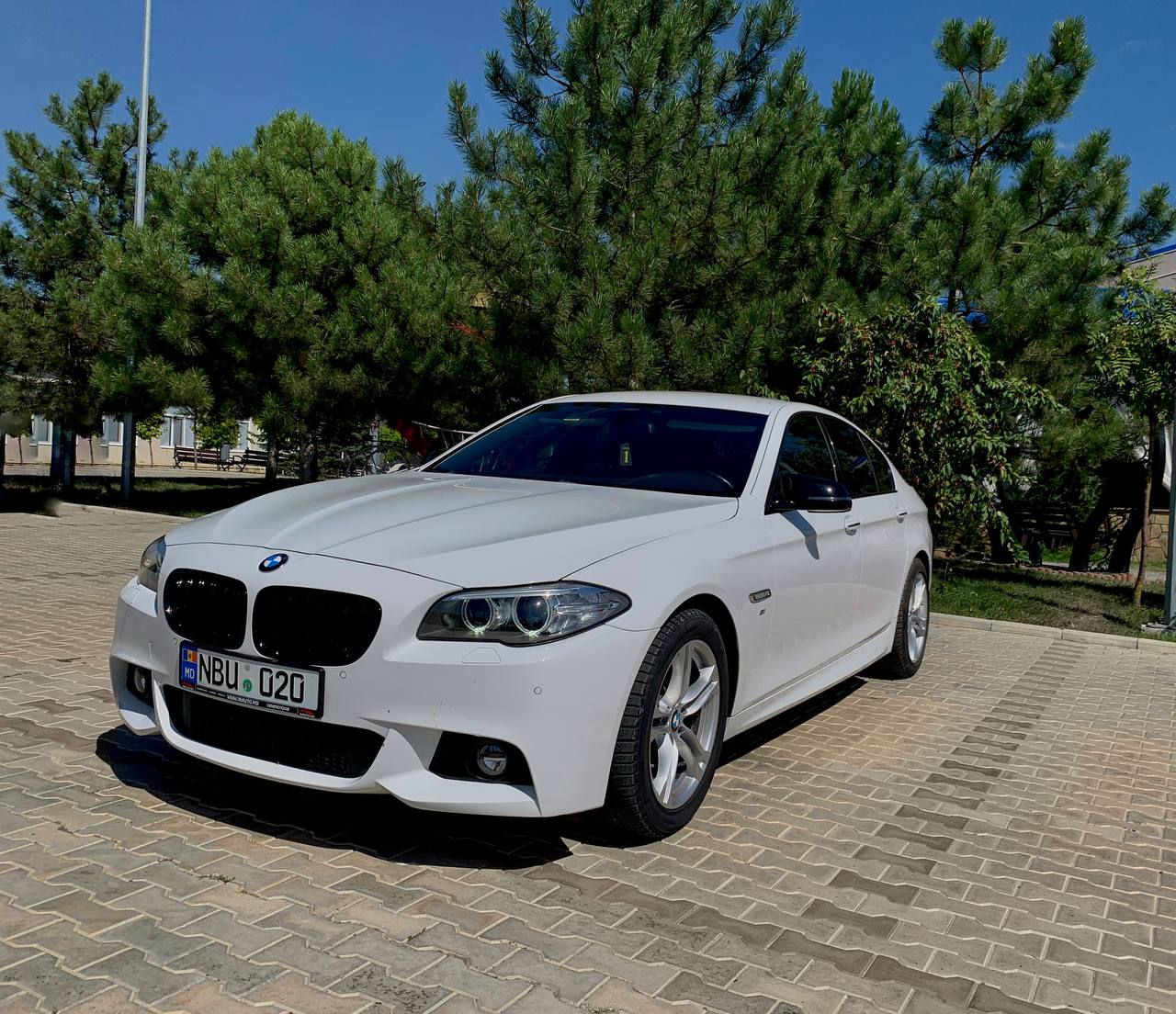 BMW 5 Series foto 1