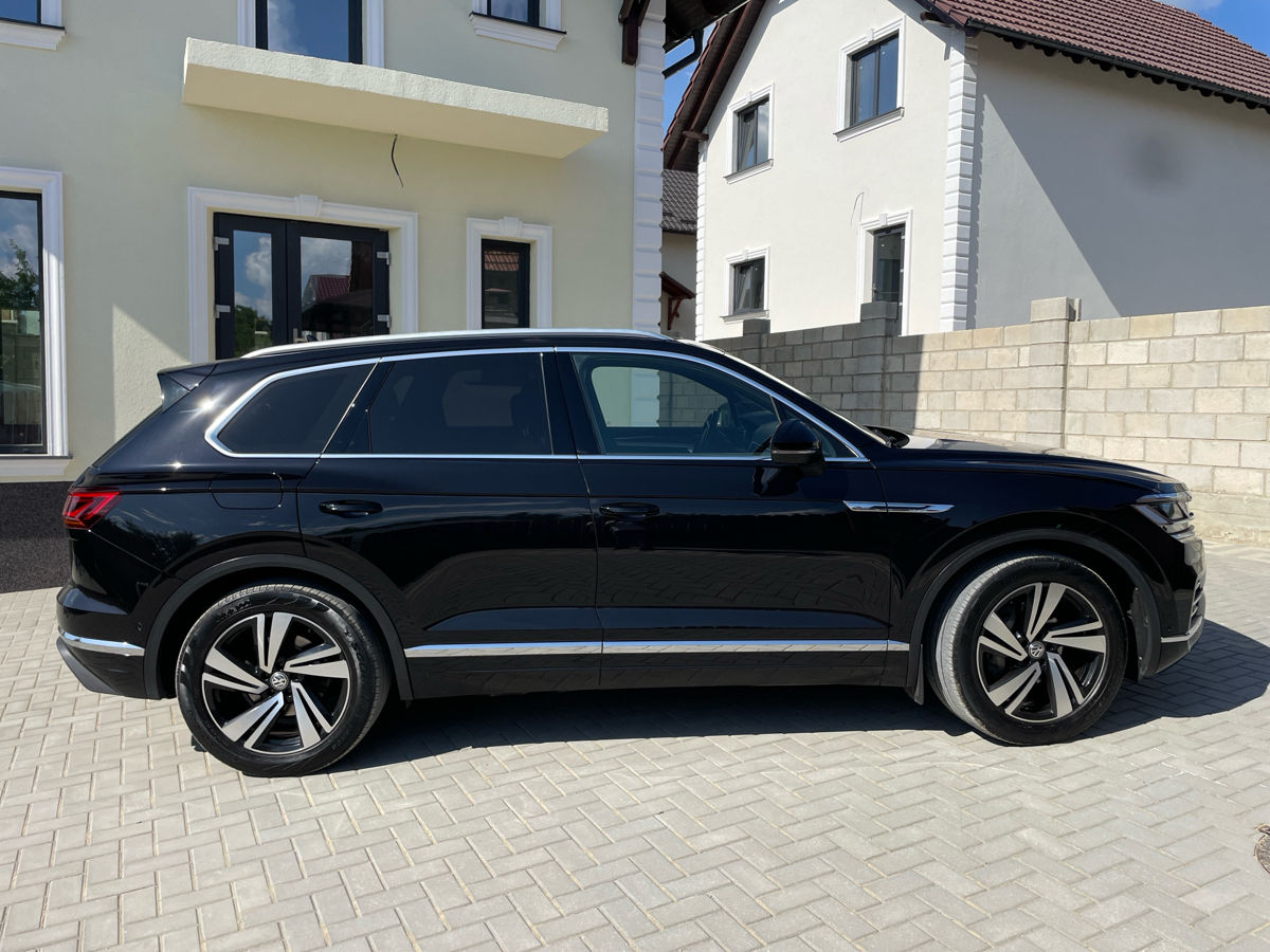 Volkswagen Touareg foto 1