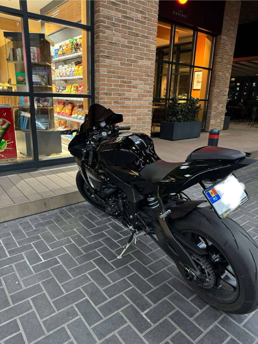 Yamaha R1 фото 3