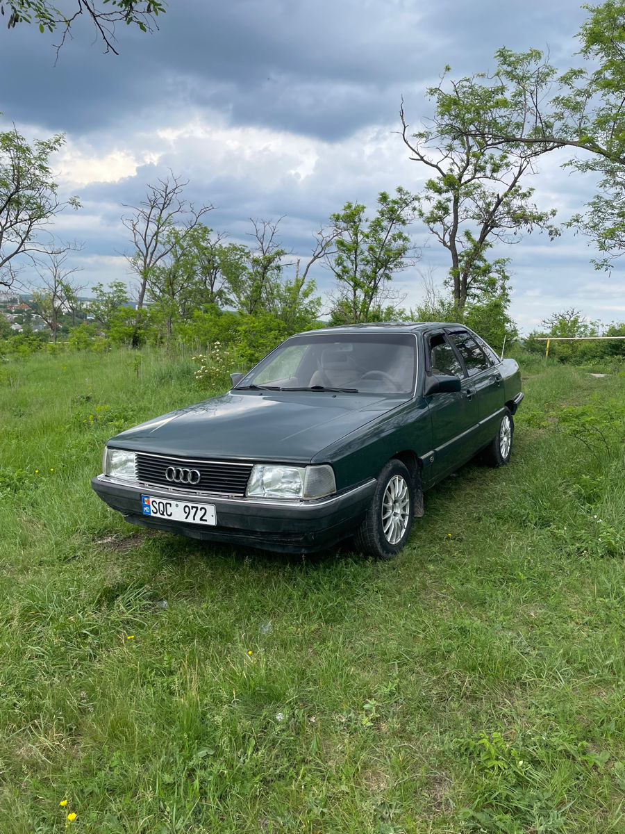 Audi 100 фото 0
