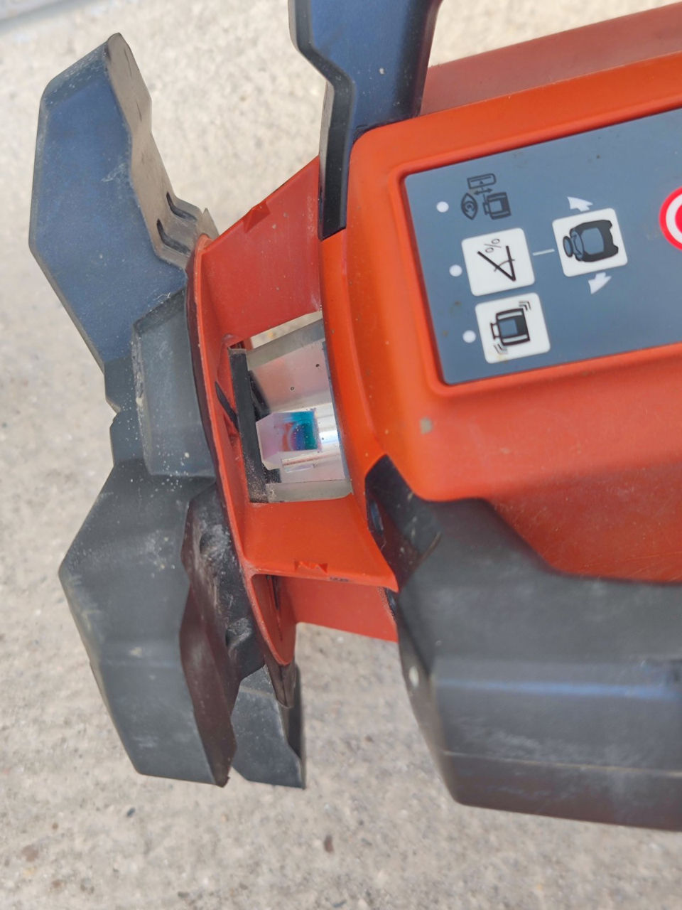 Hilti PR-30 HVS model nou + Încărcător + Detector = 690 euro foto 1