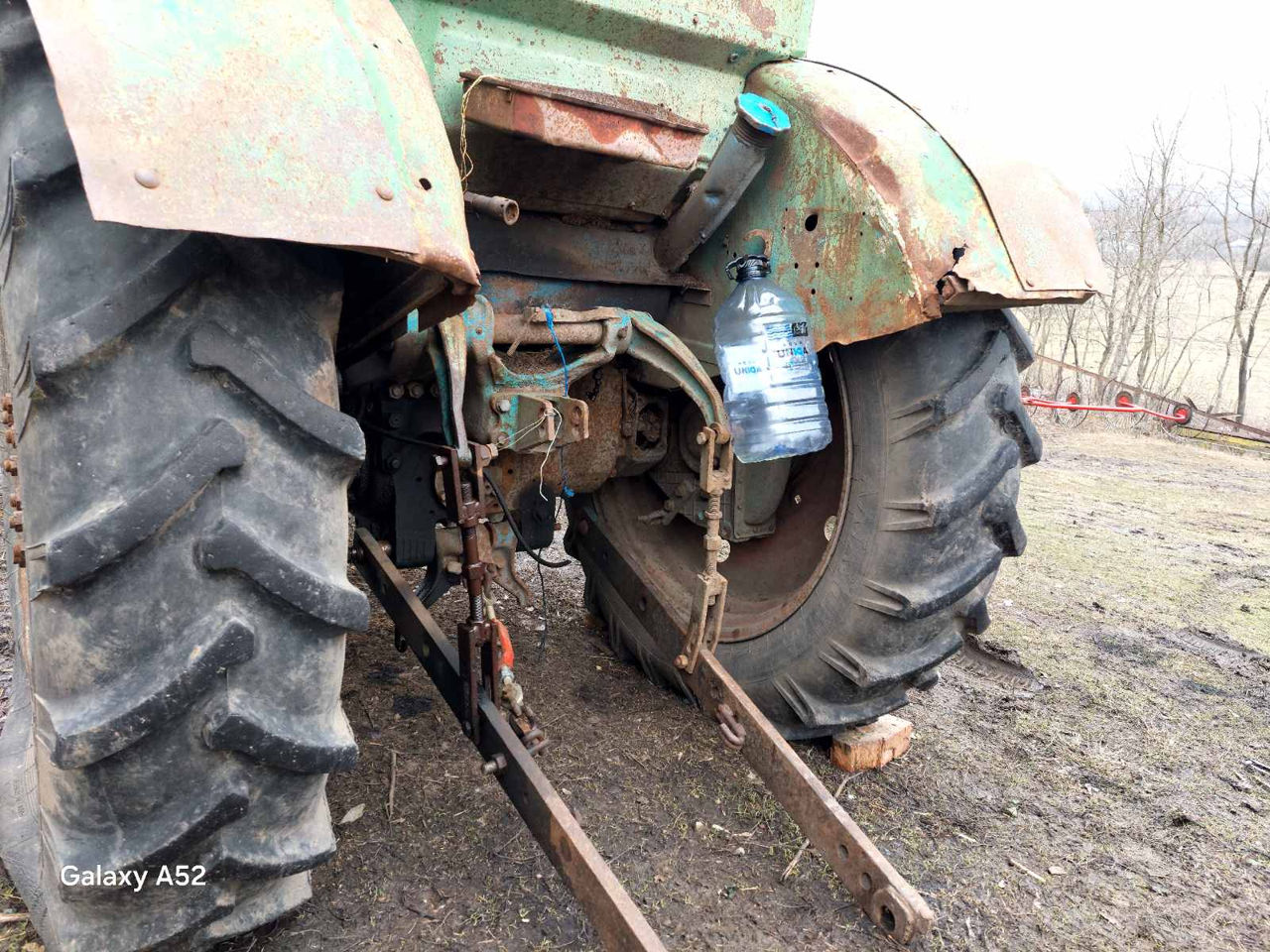 Продам трактор по запчастям