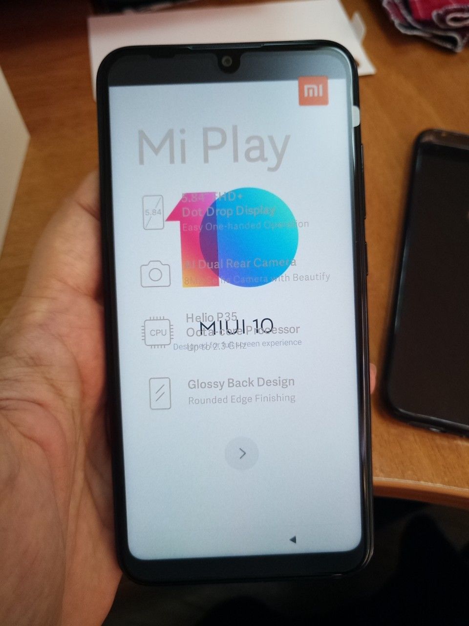 Xiaomi MI Play ( mtk Helio P35, 12 нм) -2500 lei, не меняю.