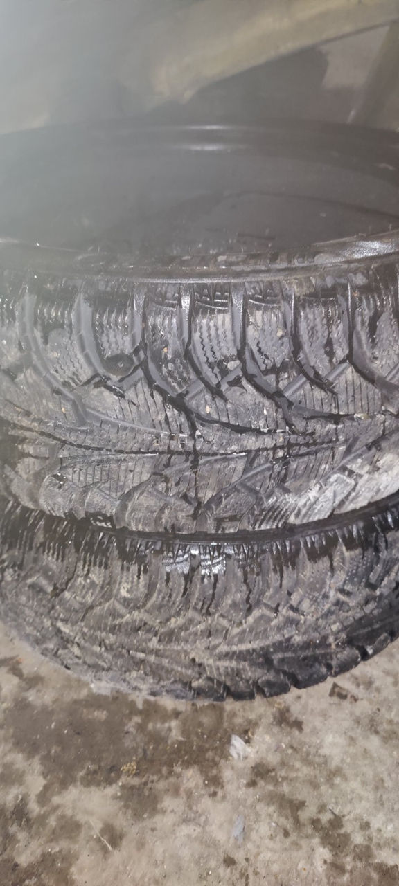 Vind cauciucuri (roti, резина) stare bunisoare detaliat vedeti in poze toate cauciucurile sunt moi foto 0