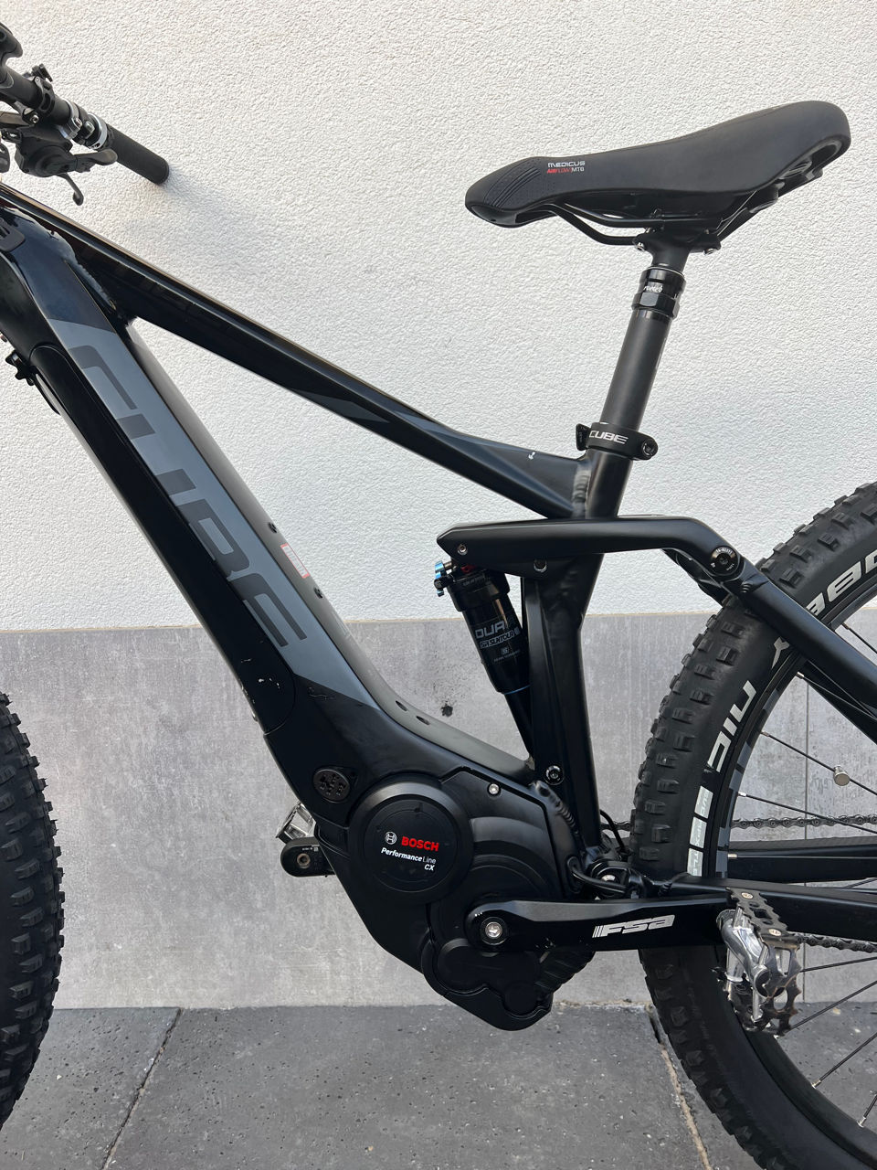 Vând bicicletă electrică Cube Stereo Pro!Baterie: 500 Wh!Kilometraj:2200! foto 3