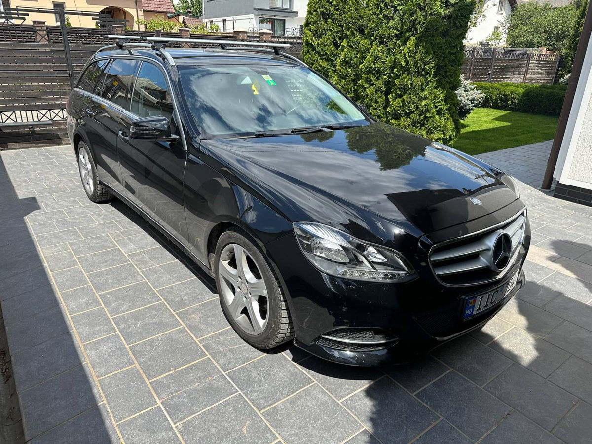 Mercedes E-Class Wagon foto 0