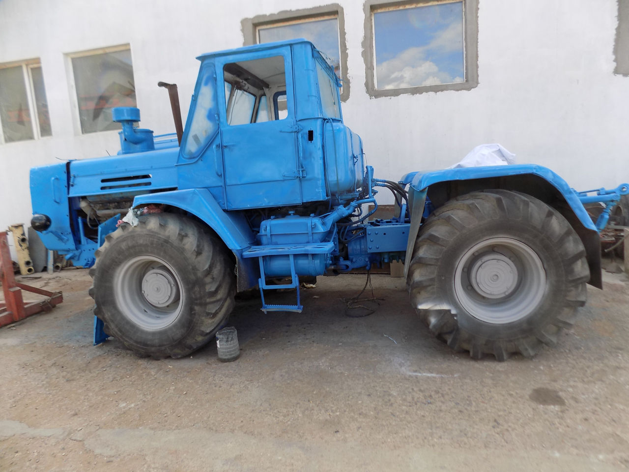 tractor  T150 cu motor de MAZ sase cilindre foto 0