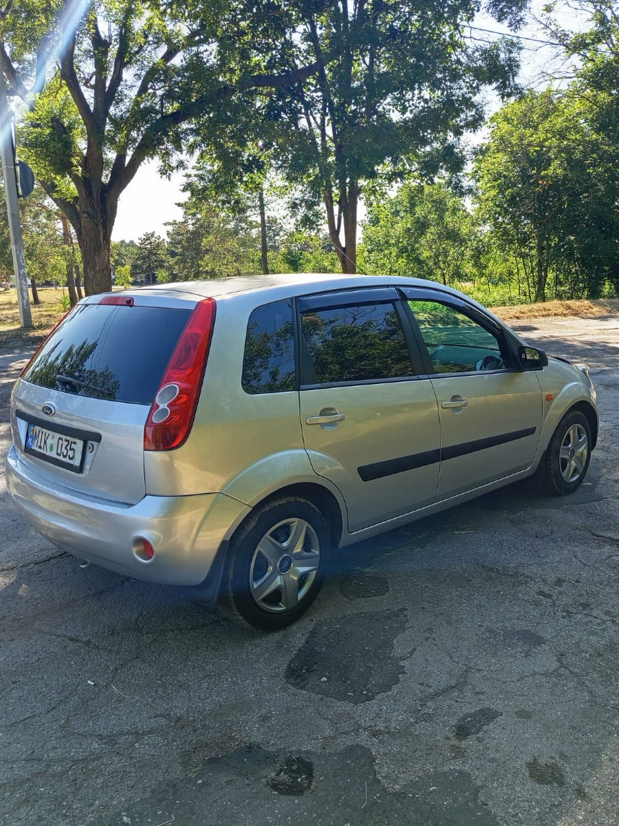 Ford Fiesta foto 3