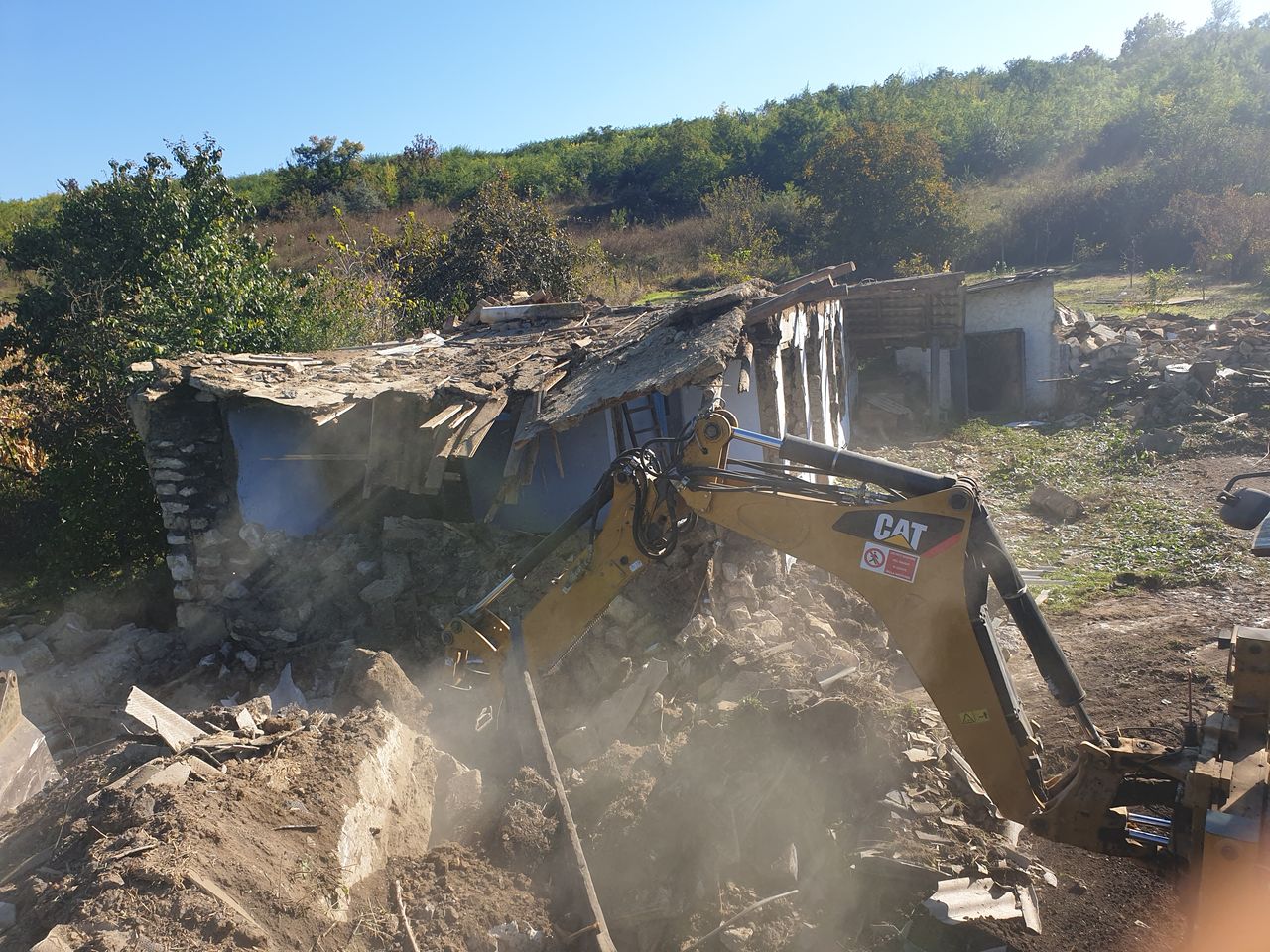 Servicii bobcat kamaz, buldoexcavator demolare  si evacuare excavator,вывоз стороительного мусора foto 8