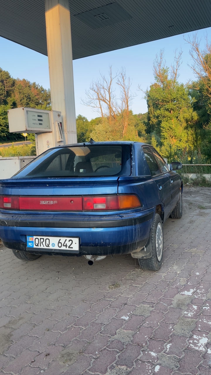 Mazda 323 фото 6