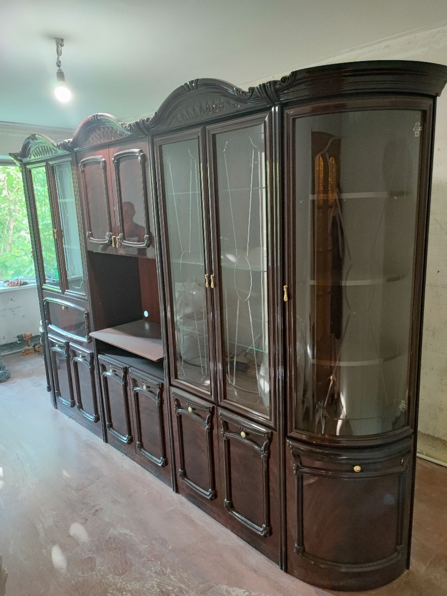 Vind mobilier Italian cu elemente din lemn stare ideala фото 1