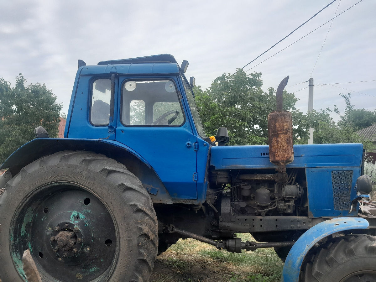 Tractor Belarus MTZ 80 de vânzare, cu plug inclus an 1981 (preț negociabil) foto 3