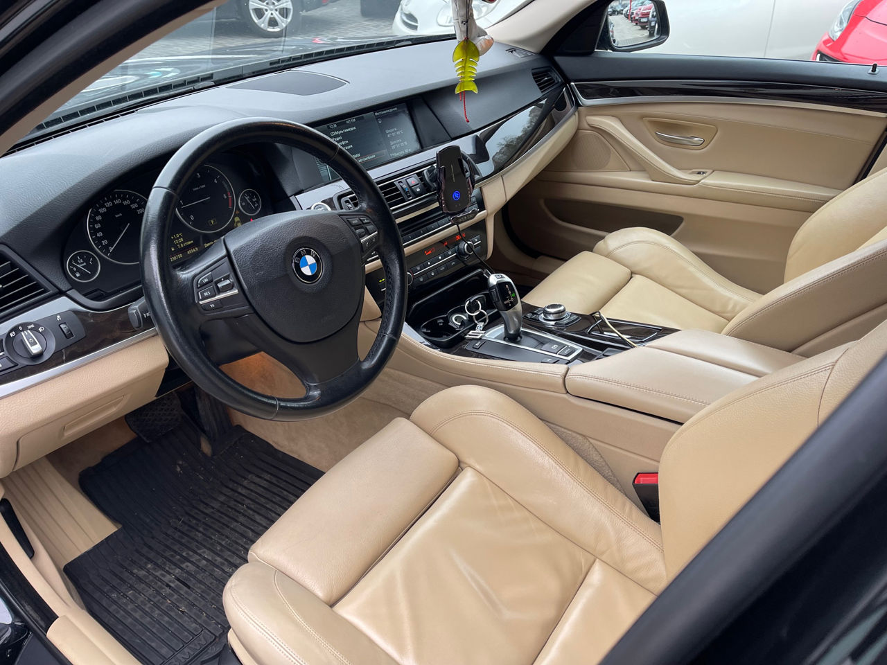 BMW 5 Series фото 9