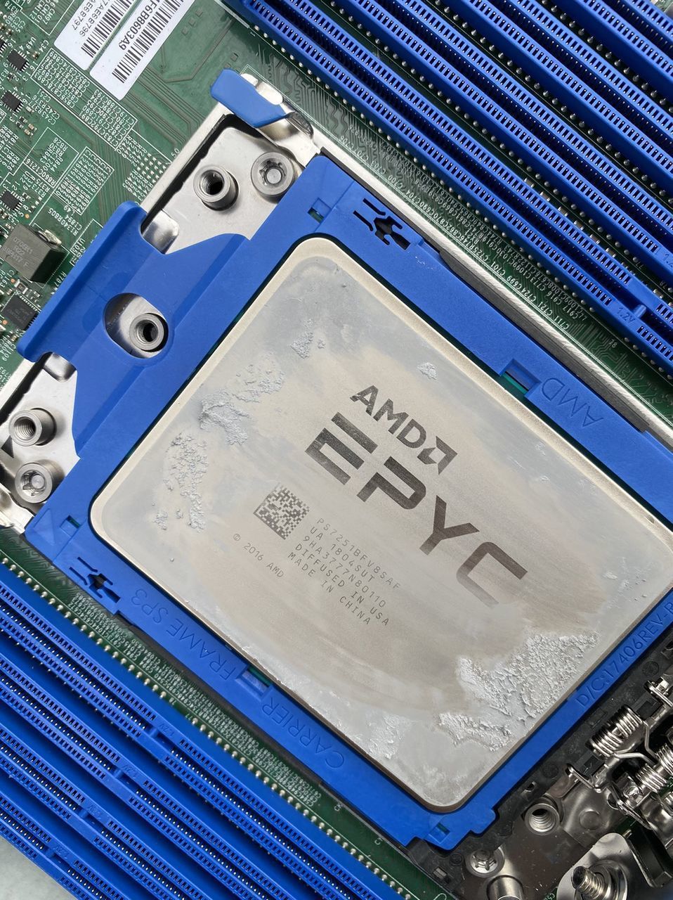 SuperMicro Rack Server H11SSLC, AMD Epyc 7251 8x core 16 threads, 32 Gb RAM DDR4, 2x SSD SAS