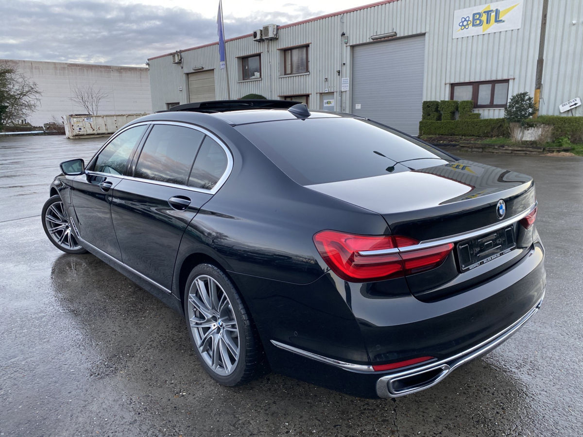 BMW 7 Series foto 3