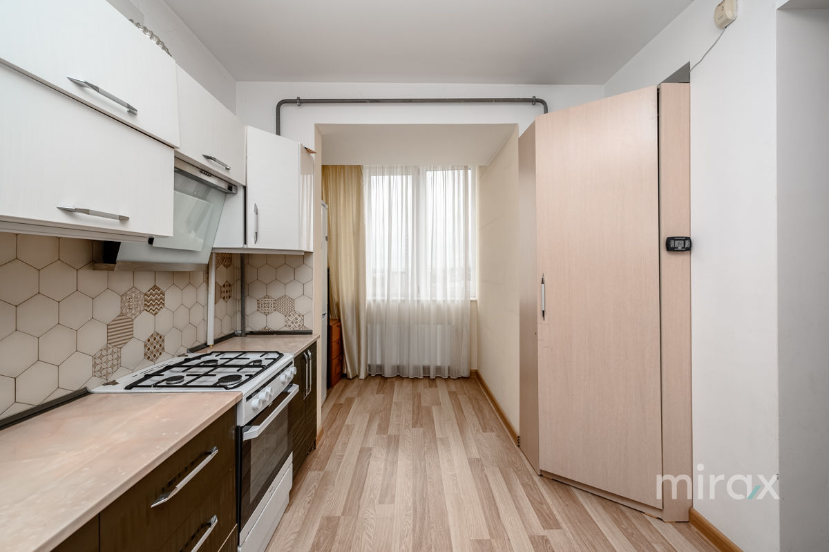 Apartament cu 3 camere, 150 m², Buiucani, Chișinău foto 5