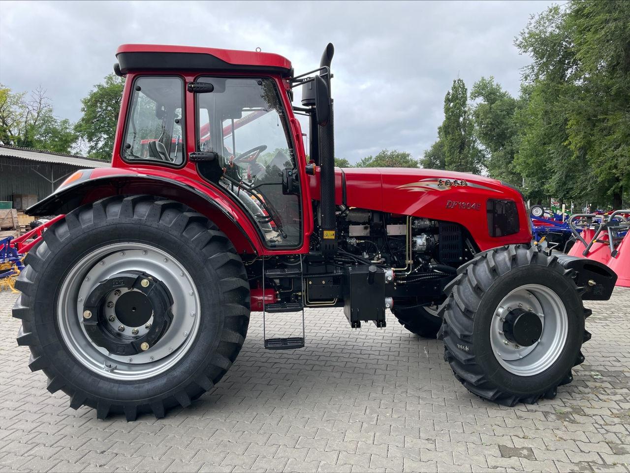 Tractor Dong-Feng DF-1304 фото 4