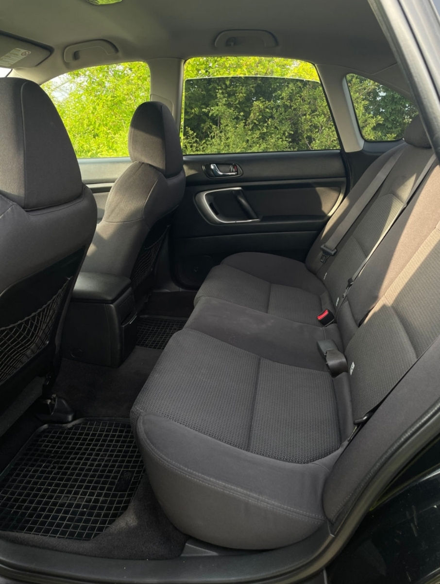 Subaru Legacy foto 6