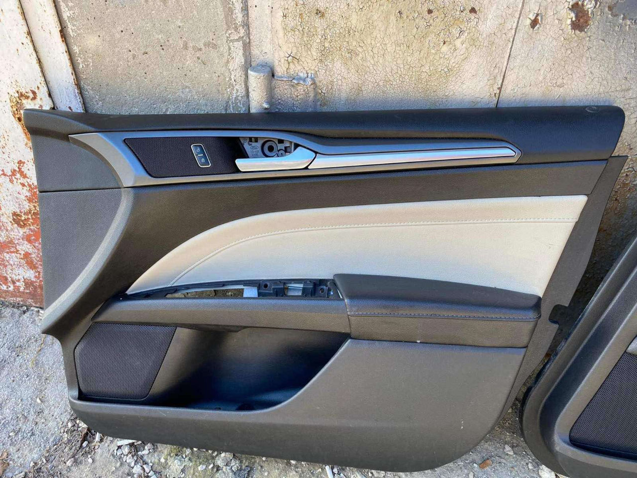 Salon ford fusion titanium hybrid foto 6