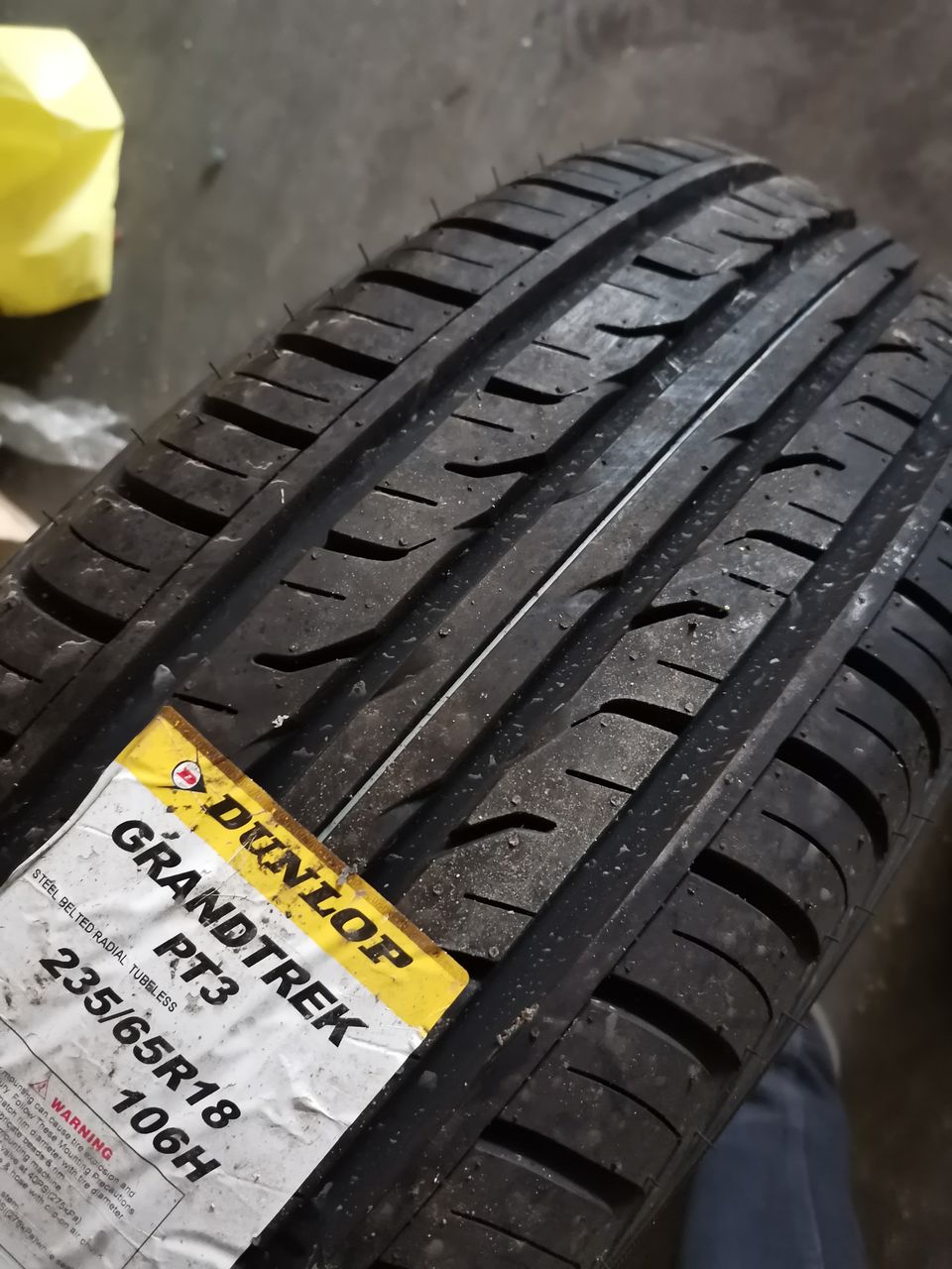 4 X Dunlop 235/65r18 Grandtrek Pt3