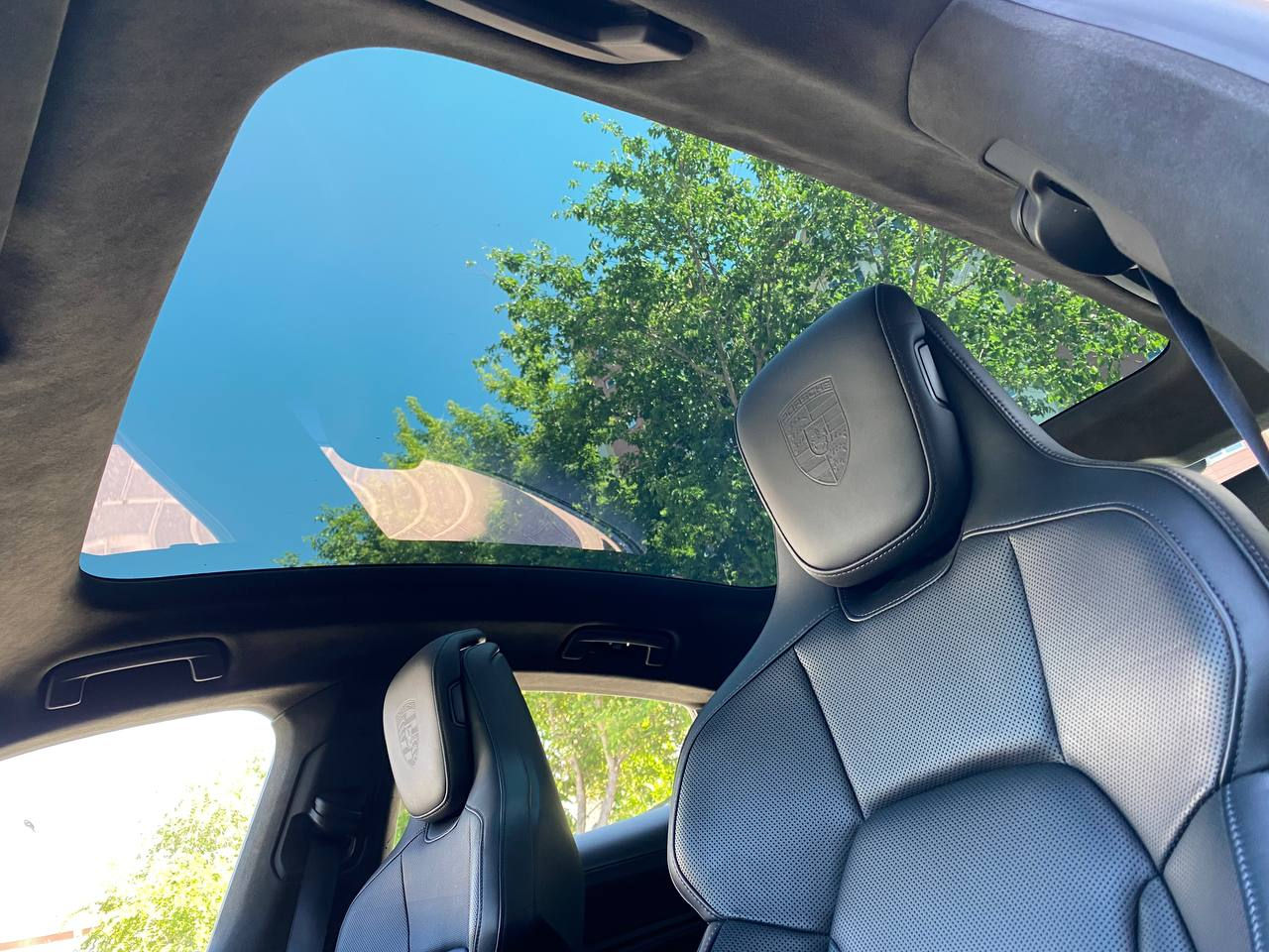 Porsche Taycan foto 15