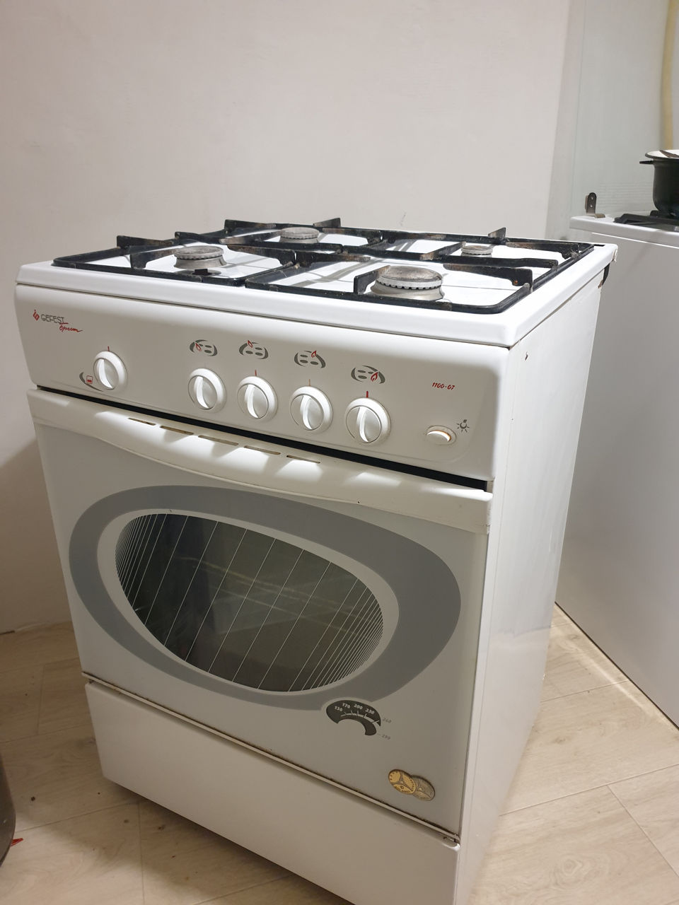 Продам газ плиту. Б/у рабочая.