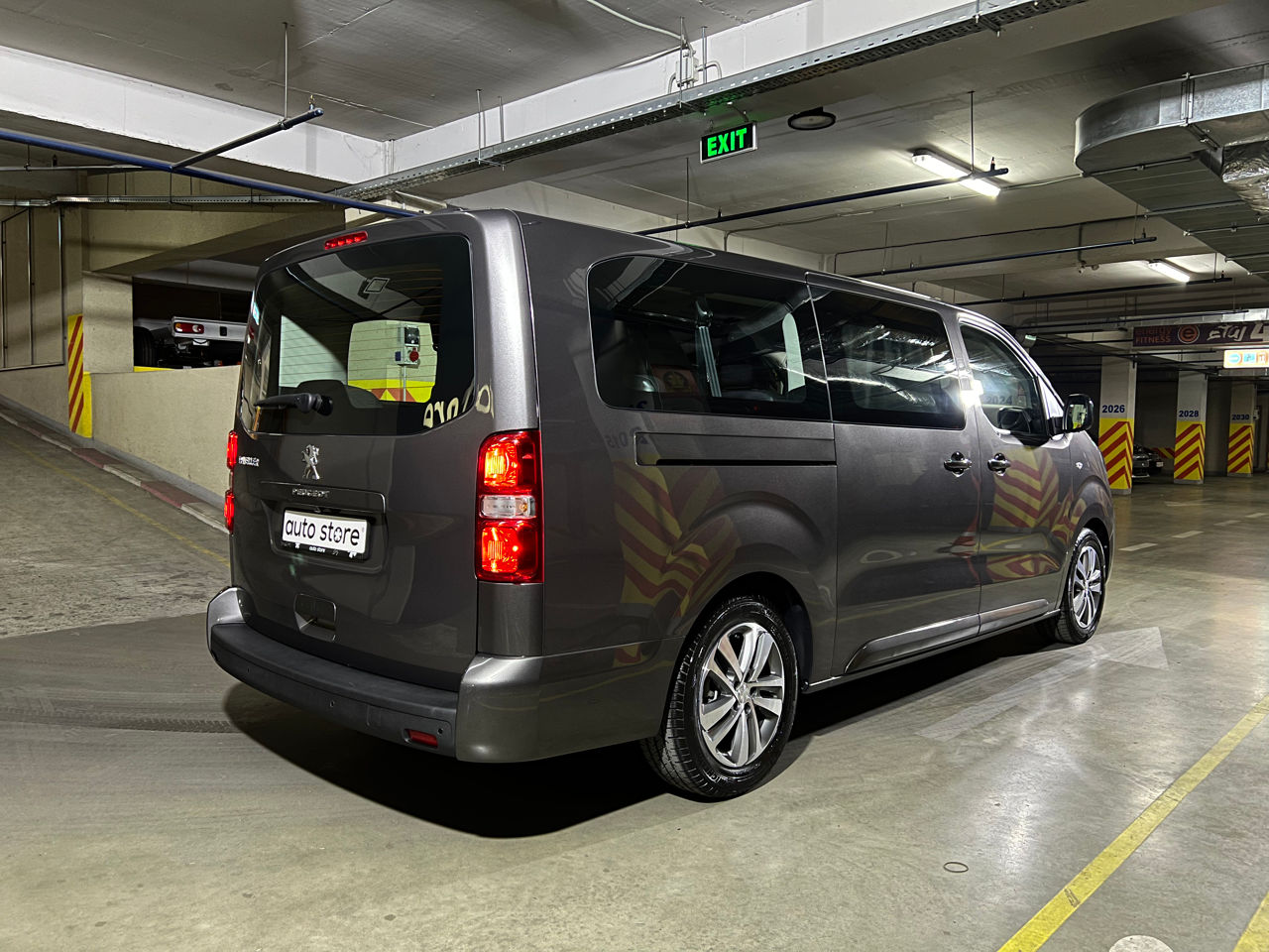 Peugeot Traveller foto 2