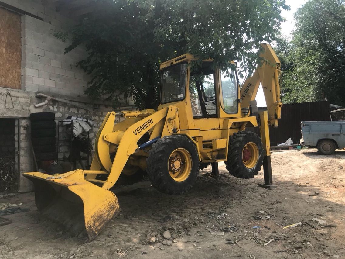 BuldoExcavator Venieri VF623 foto 1