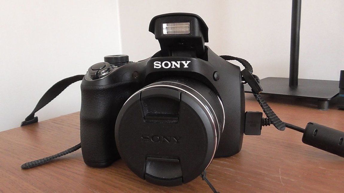 Продается цифровой фотоаппарат Sony DSC-H300 б/у,
