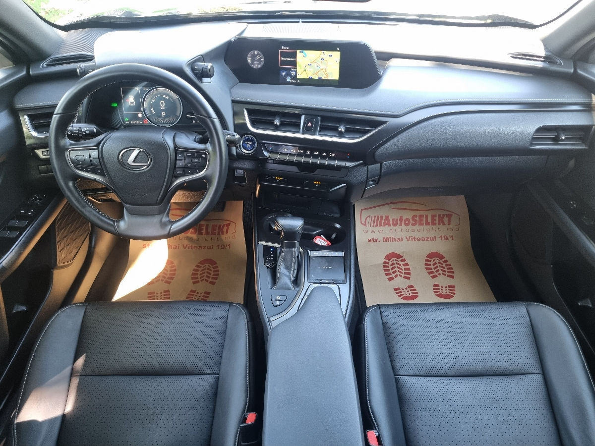Lexus UX 2020 photo 11