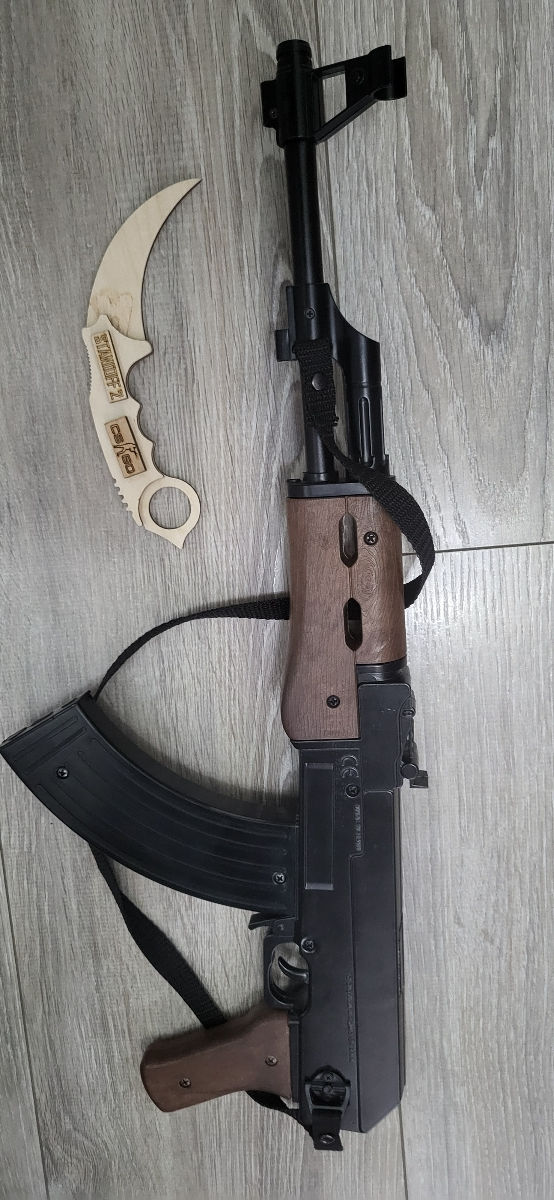 Vând AK 47 AEG si Karambit (jucarie) foto 0