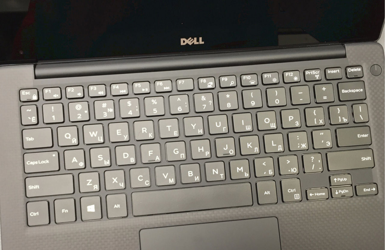 Gravură laser pe tastatura laptopului foto 1