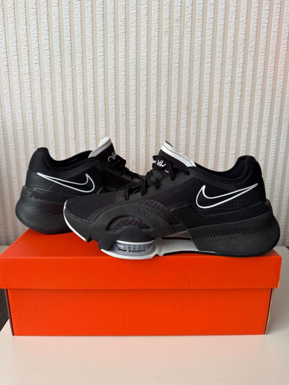 Vind adidasi Nike(Jordan) foto 4