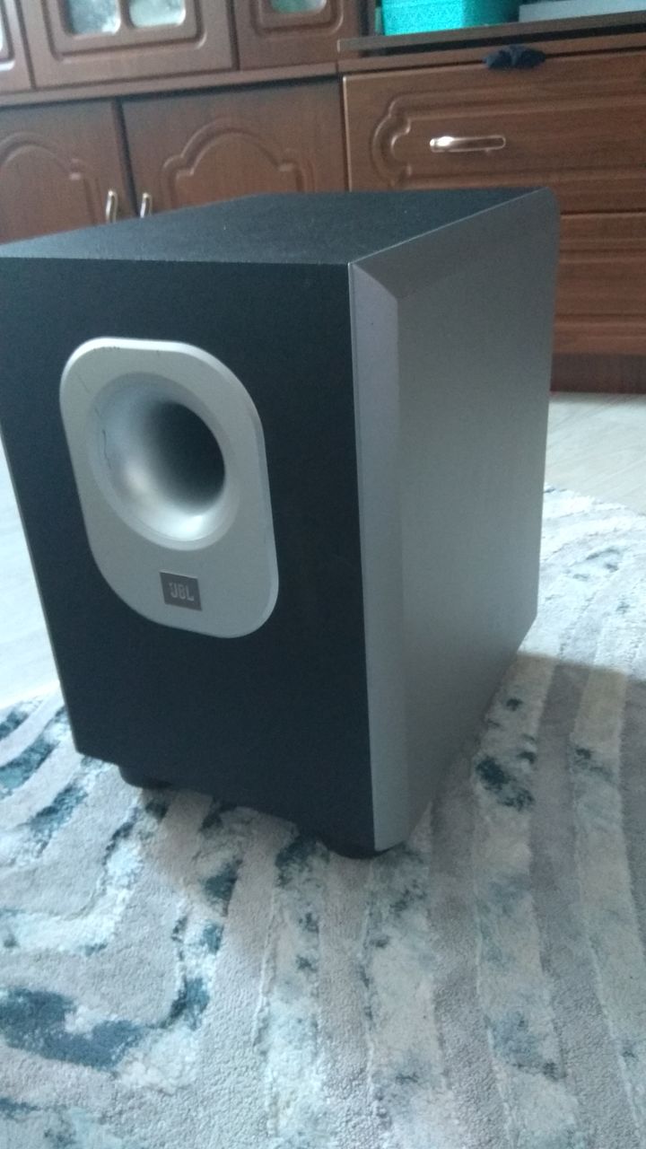 JBL активный сабвуфер за 75 евро