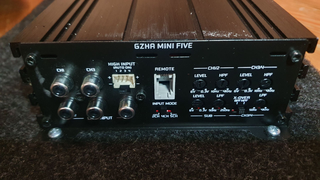 Ground Zero Gzha Mini Five  amplificator auto foto 1
