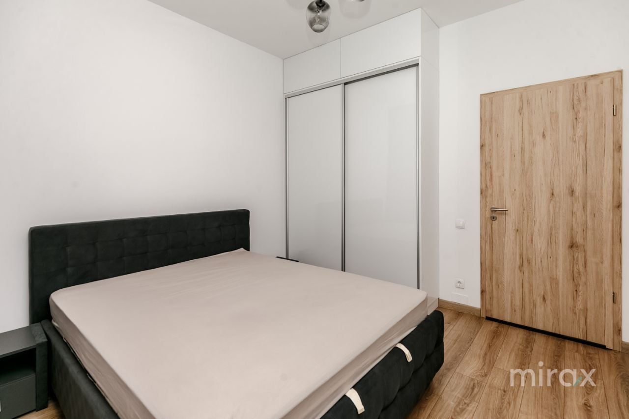 Apartament cu 2 camere, 90 m², Centru, Chișinău foto 2