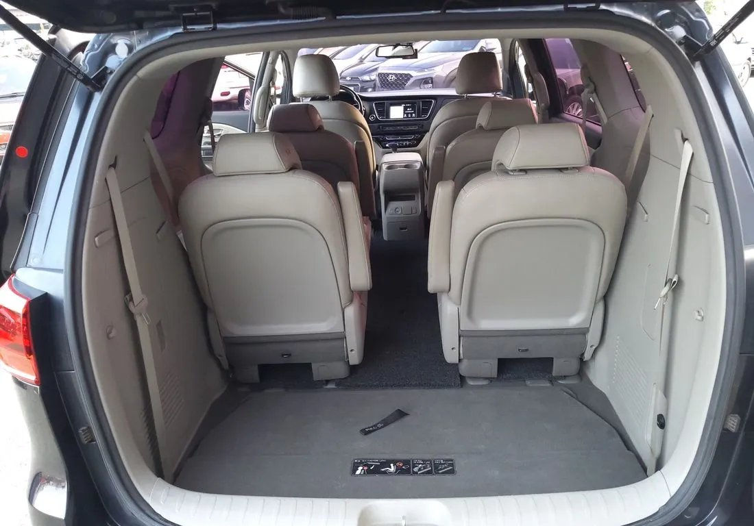 KIA Carnival foto 13