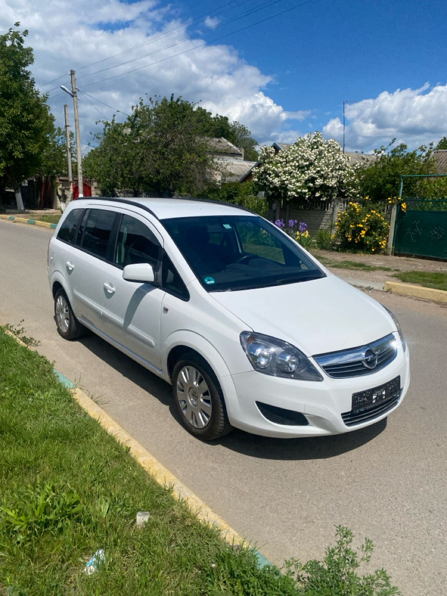 Opel Zafira фото 1
