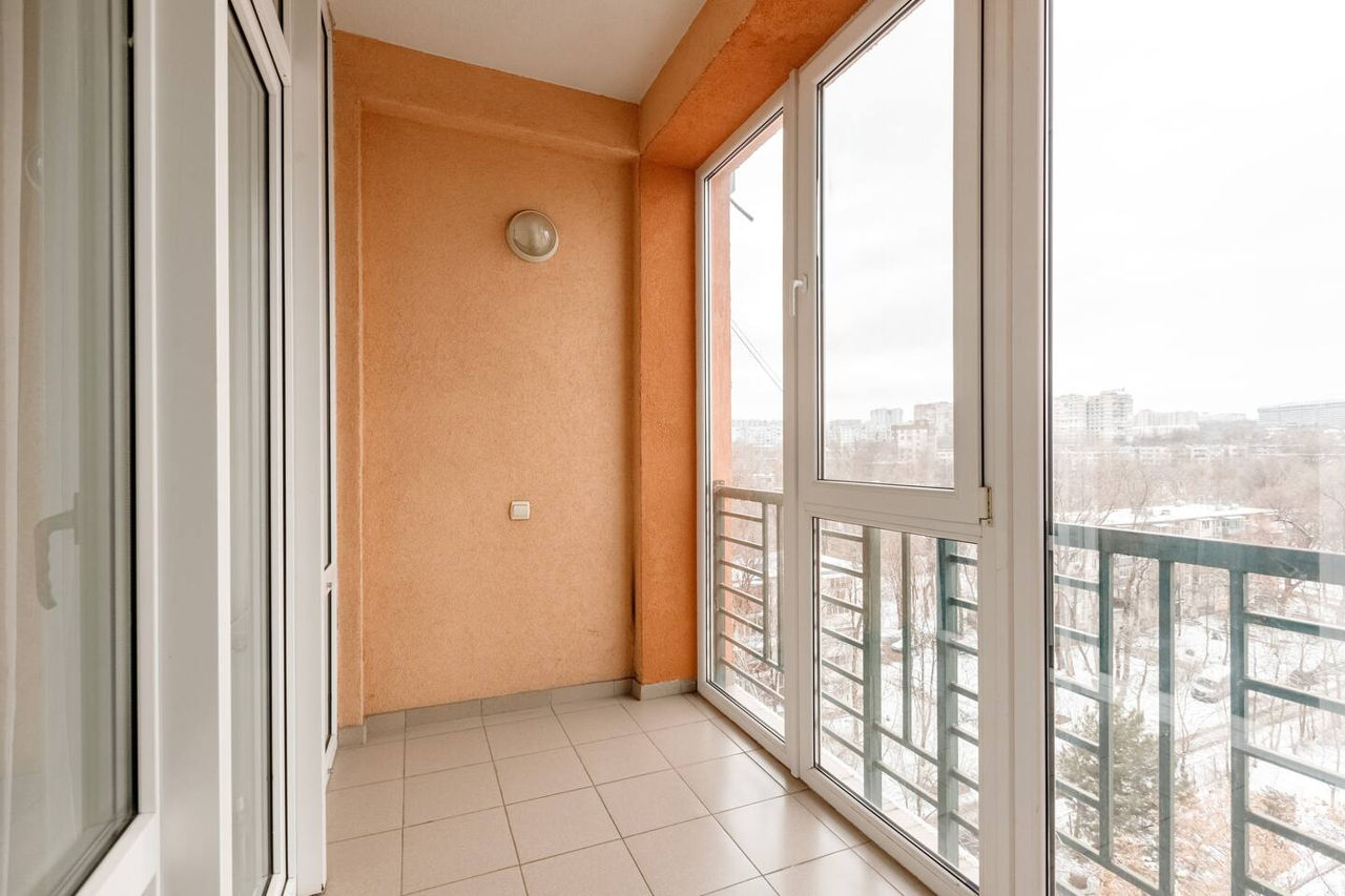 Apartament cu 2 camere, 70 m², Botanica, Chișinău foto 9