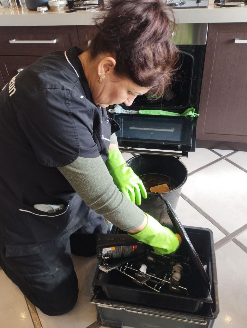 Servicii profesionale de curatenie dupa constructor/reparatie! Avem tehnica si solutii speciale! foto 9