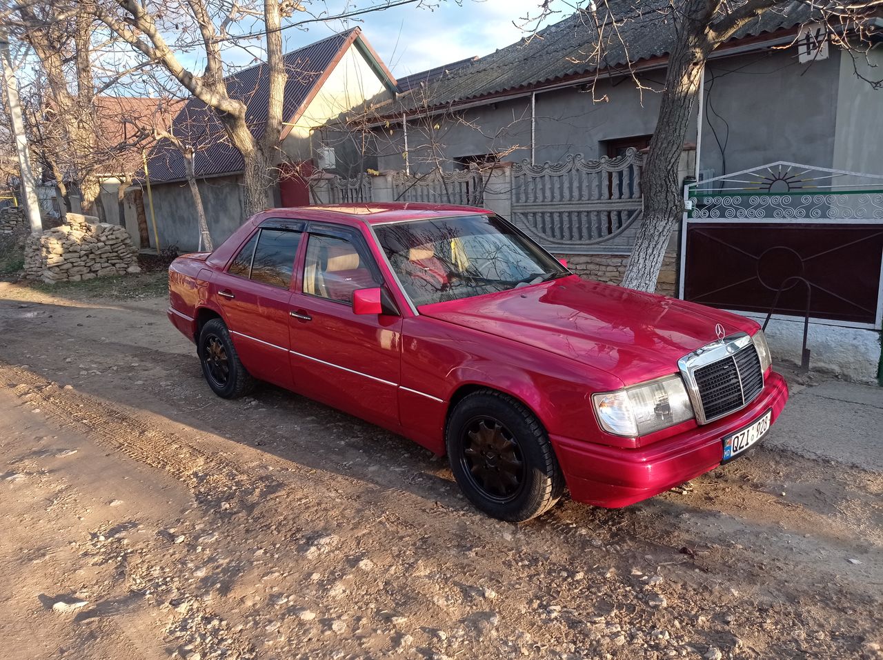 Mercedes Series (W124) foto 1