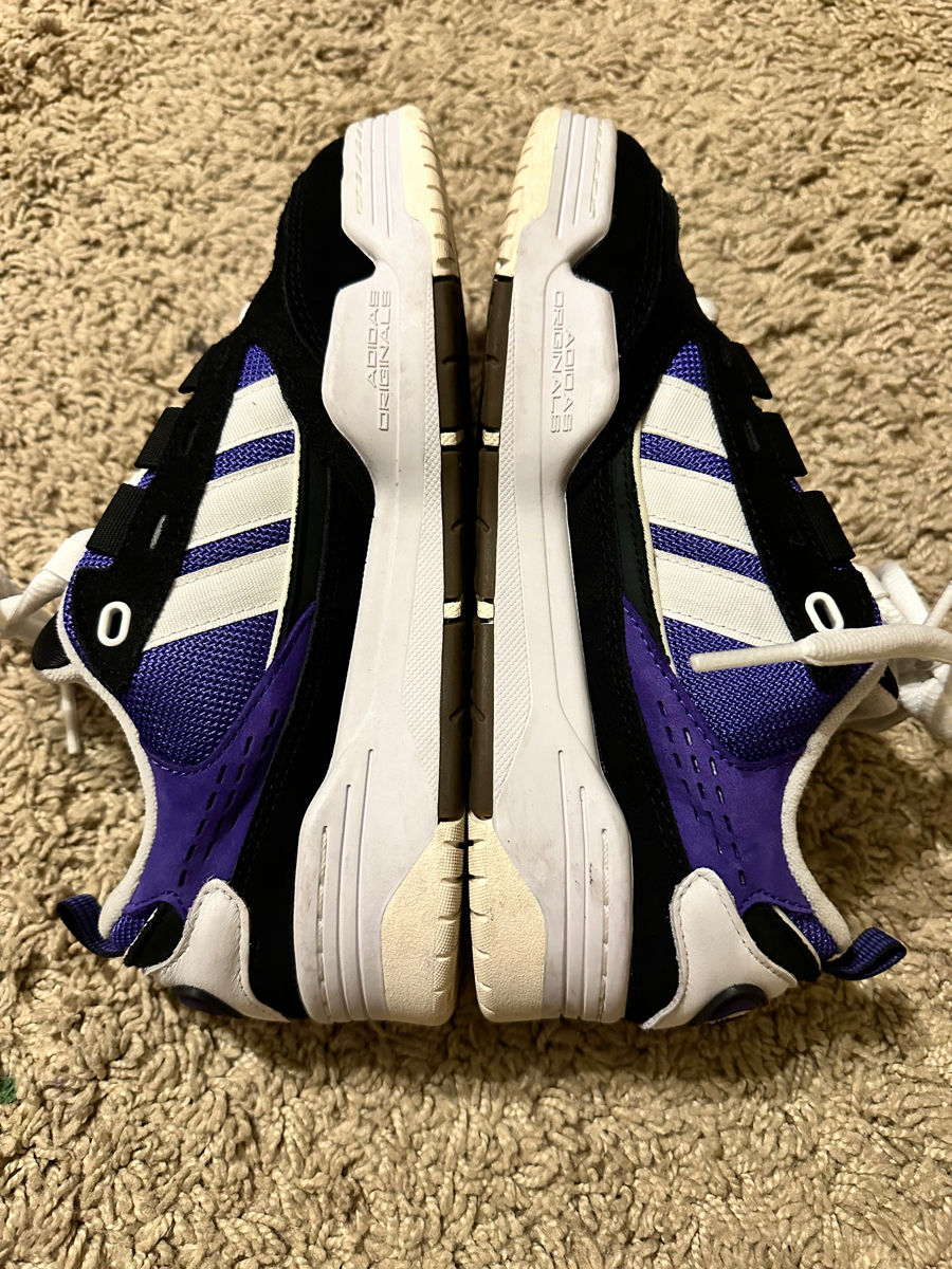 Adidas 2022 года foto 1