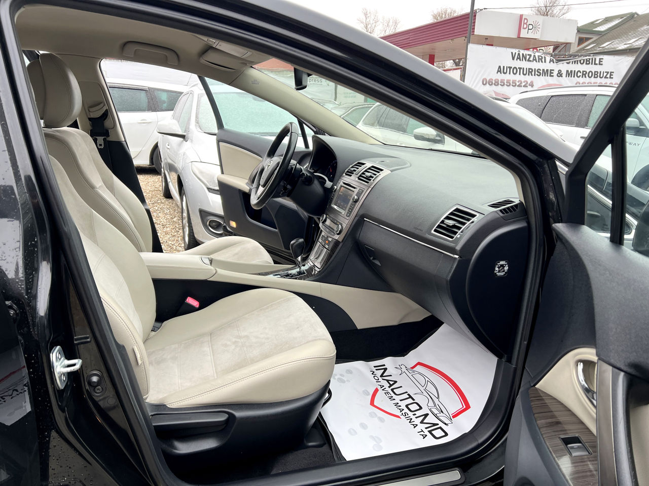 Toyota Avensis фото 6