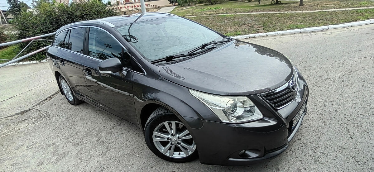 Toyota Avensis foto 1