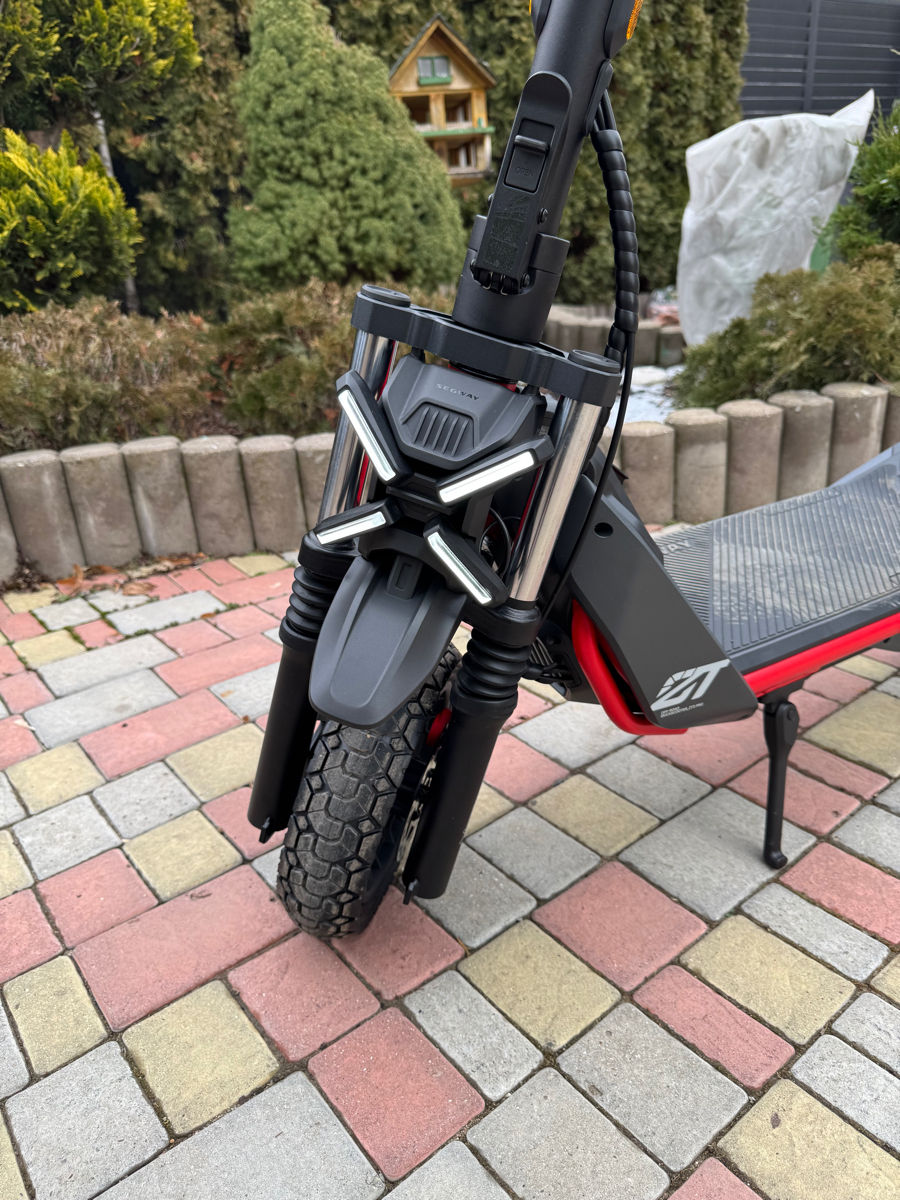 Продам электросамокат Segway Ninebot ZT3 PRO фото 2