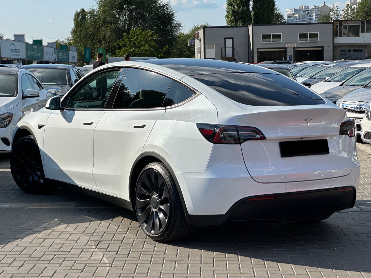 Tesla Model Y foto 2