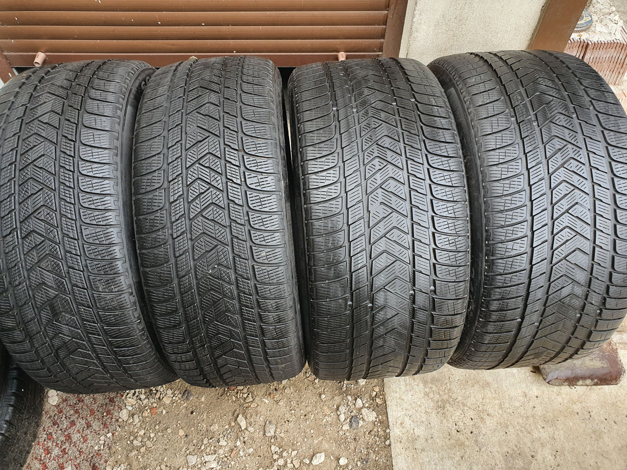 275/45/ R21- PIRELLI. 315/40/ R21- PIRELLI.