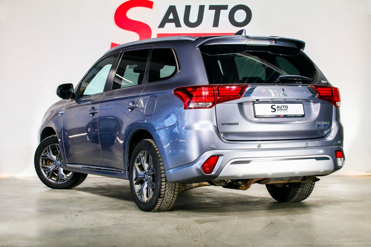 Mitsubishi Outlander фото 2
