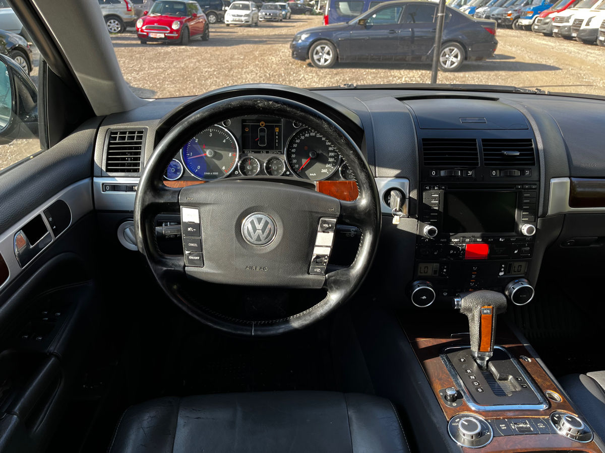 Volkswagen Touareg foto 8